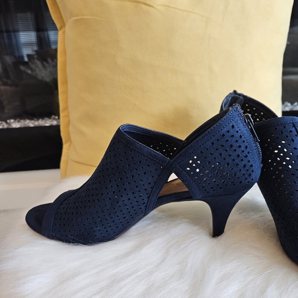 Navy Blue Kitten Heel